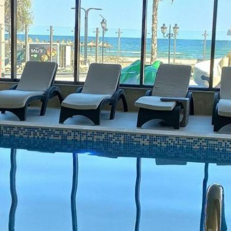 Alezzi Beach Vibe Family Studio With Spa Piscina Interioara Incalzita Sauna Jacuzzi Gym Navodari Exterior photo