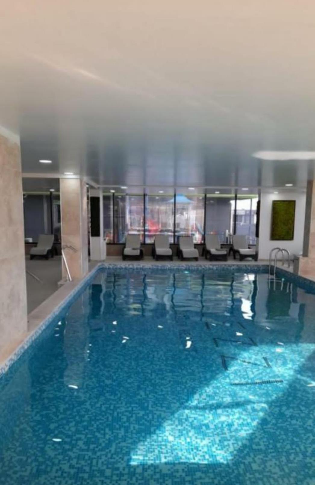 Alezzi Beach Vibe Family Studio With Spa Piscina Interioara Incalzita Sauna Jacuzzi Gym Navodari Exterior photo