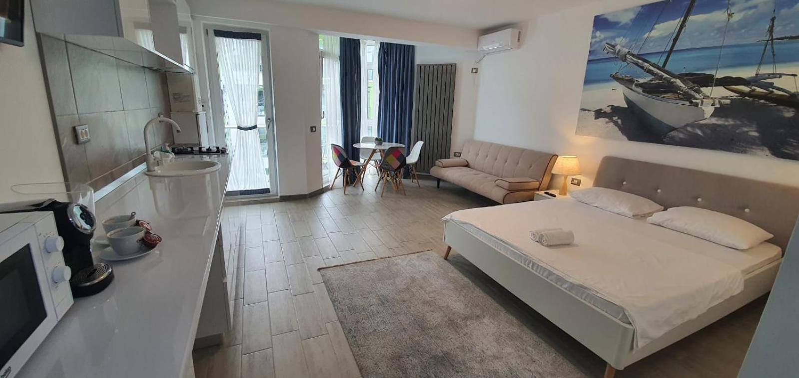 Alezzi Beach Vibe Family Studio With Spa Piscina Interioara Incalzita Sauna Jacuzzi Gym Navodari Exterior photo